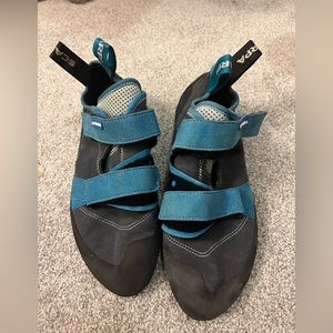 Men’s climbing shoe- scarpa origin, size 10, excellent condition